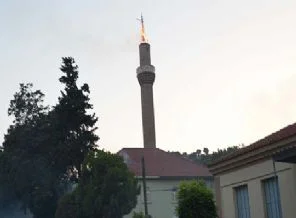 Minaredeki bu yangın şaşırttı