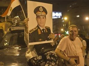 Mısır'da General es-Sisi komutanlar ile görüşüyor