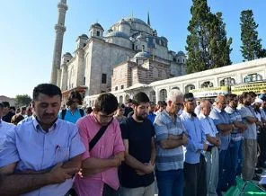 Mısır'da ölenler için gıyabi cenaze namazı
