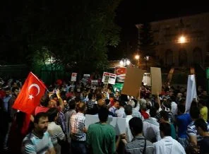 Mısır'ın Ankara Büyükelçiliği önünde Mursi'ye destek gösterisi