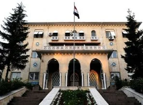 Mısır'ın elçisini geri çekmedi