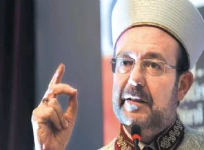 'O camiye sarhoş gelen de var, mihrabı tekmeleyen de'