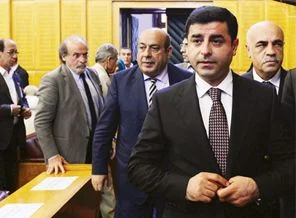 Öcalan'ın yerel seçim için HDP önerisi BDP'yi böldü