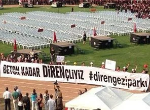 ODTÜ mezunları Gezi ve Lice'yi pankartlarına taşıdı