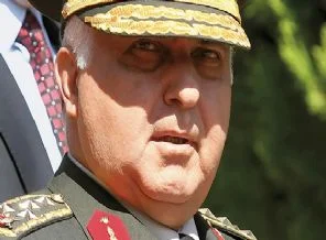 Özel'den Balyoz avukatlarına tepki
