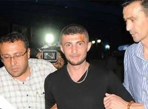 Polisi bıçaklayan gencin sorusu 'yuh' dedirtti
