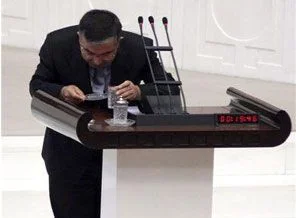 Savunma Bakanı'nın zor anları