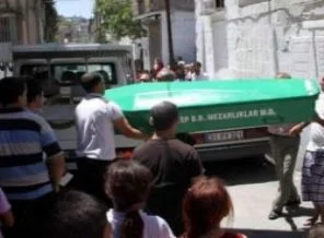 Seveyim derken kucağından düşürdü