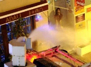Sıkışmış göstericiye tazyikli suyla 'müdahale'