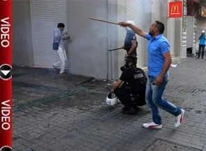 Sopalı adam: Ben sizdenim amirim!