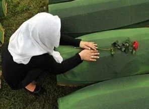 Srebrenitsa'dan 18 yıl sonra, hâlâ huzur arayanların anısına