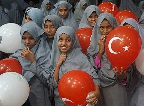 Sri Lankalı çocukları sevindirdiler