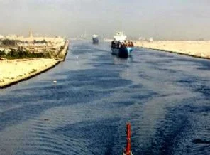 Süveyş Kanalı gemi geçişine açıldı