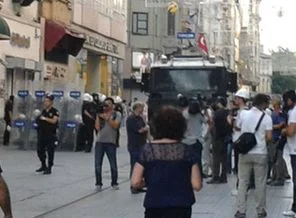 Taksim'de 32 kişi gözaltına alındı