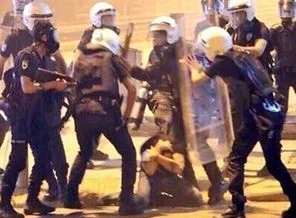 Taksim'de gözaltına alınan 59 kişi adliyeye sevkedildi