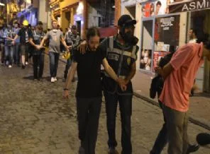 Taksim'de polis TKP binasına girdi