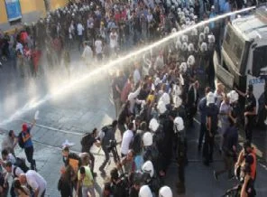 Taksim Meydanı'nda polis müdahalesi