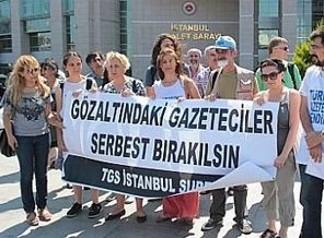TGS polisin gazetecileri darp etmesini protesto etti