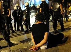 TİHV: 13 gazeteci darp edildi, ikisi gözaltına alındı