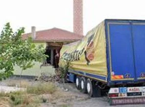 TIR camiye girdi