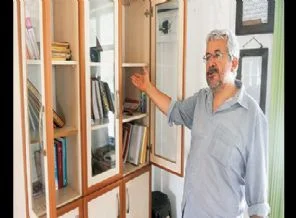 Ufuk Uras'ın 3 bin kitabını yaktılar