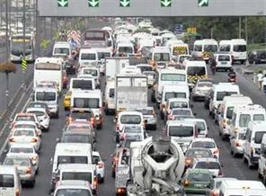 Yol çalışması trafiği felç etti