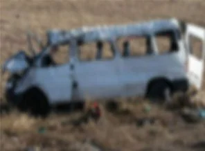 Yolcu minibüsü takla attı: 4'ü ağır 10 yaralı