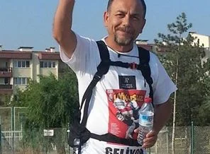 'Yürüyen avukat'ı polis durdurdu