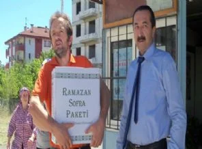 Zenginden alıp ihtiyaç sahiplerine dağıtıyor