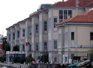 30 yıldır öğrenci yok, dersler boş