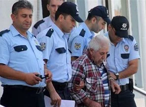 50 yıllık eşini öldürdü