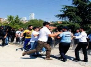 Ataşehir'de olaylı gecekondu yıkımı