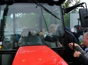 Bahçeli düşme tehlikesi geçirdi