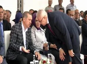 Başbakan Erdoğan, Bakan Bayraktar ve Vali'ye çıkıştı
