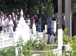 Başbakan Erdoğan'dan kabir ziyareti