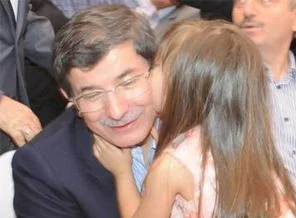 Bayram harçlığı dağıtan bakanın parası bitti
