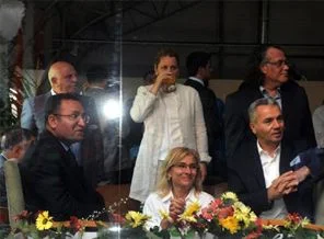 Bekir Bozdağ'ı güldüren evlenme diyaloğu