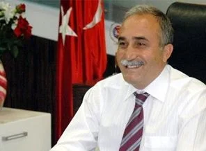 Belediye başkanından 3 dilde bayram tweeti