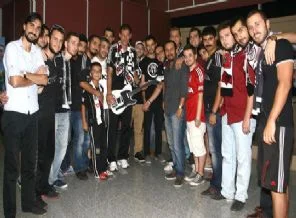 Beşiktaşlı taraftarlardan Bilic'e sürpriz hediye