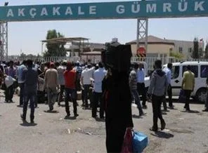 Bombardımandan kaçan 3 bin Suriyeli Akçakale'ye geçti