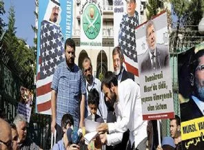 Büyükelçilik önünde Sisi protestosu