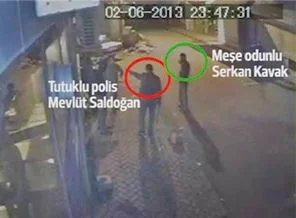 Coplu polis ve sopalı sivil yan yana dövdüler