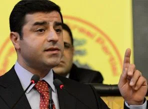 Demirtaş: Tek bir kişi geri adım atmamalı