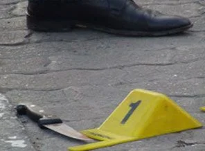 Eşini sokak ortasında 27 yerinden bıçakladı