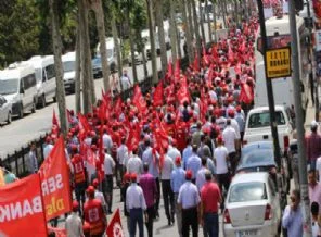 Geziciler Esed'e destek için yürüdü