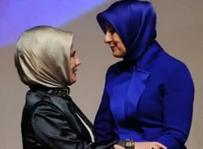 'Hayrünnisa Gül tesettürün içini boşalttı, Emine Erdoğan'ın kıyafeti yozlaştı!'