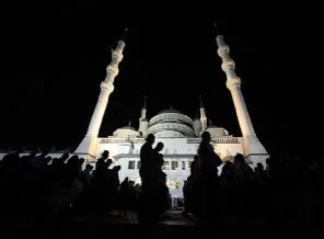 İslam aleminde Kadir Gecesi coşkusu