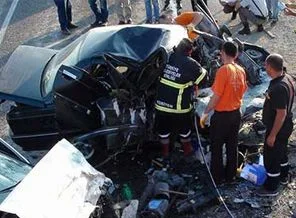 İzmir'de katliam gibi kaza: 5 ölü