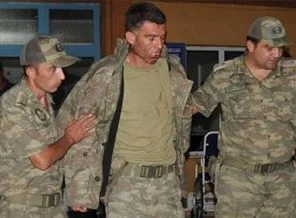 Kaçakçıların attığı taş yaraladı