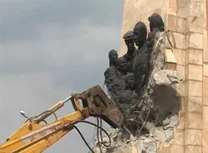 Kenan Evren 10 metre ileri gitti!